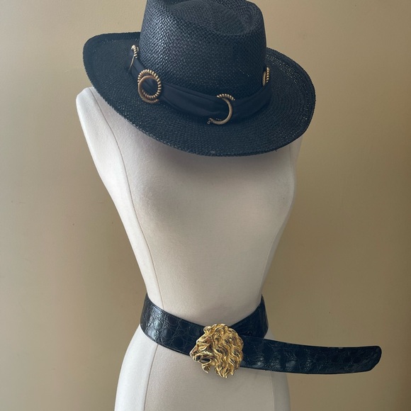 VINTAGE 80s Black Leather crocodile belt w/Gold Lion Buckle - Picture 2 of 7